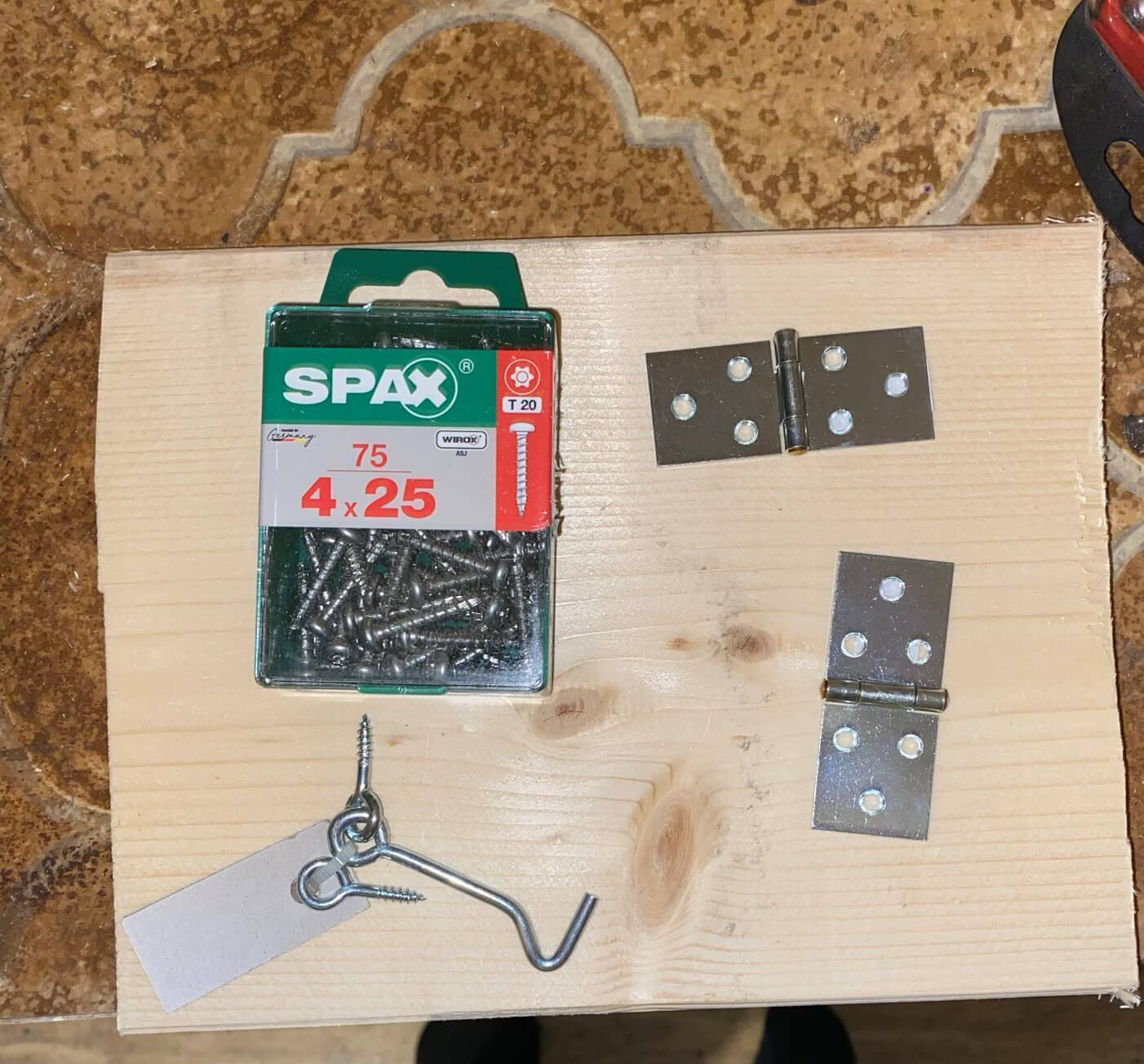 Materialien Vogelhäuschen Vogelhäuschen - Materialien © Klaus Kühlewind