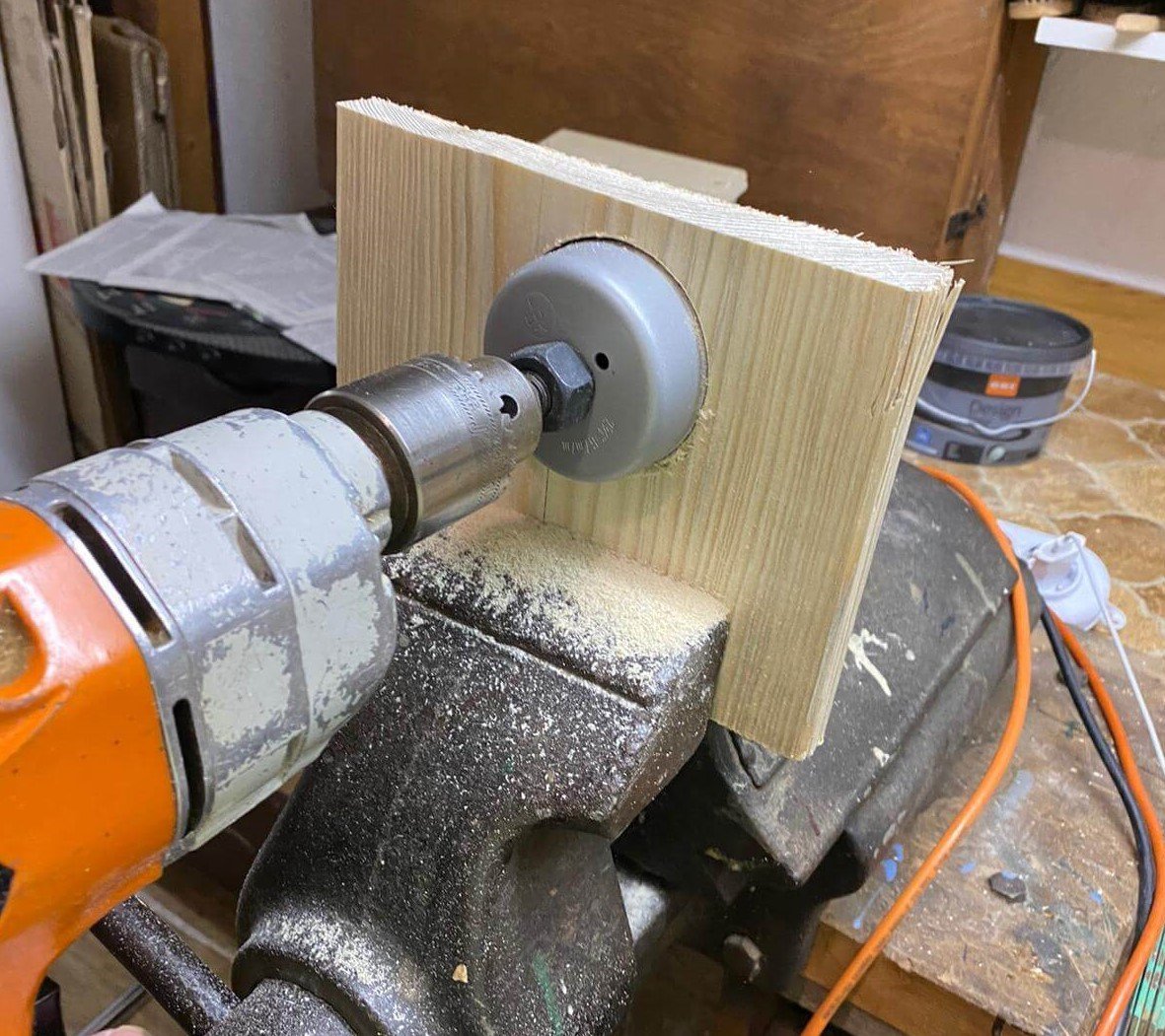 Schlupfloch fräsen Vogelhäuschen - Schlupfloch fräsen © Klaus Kühlewind