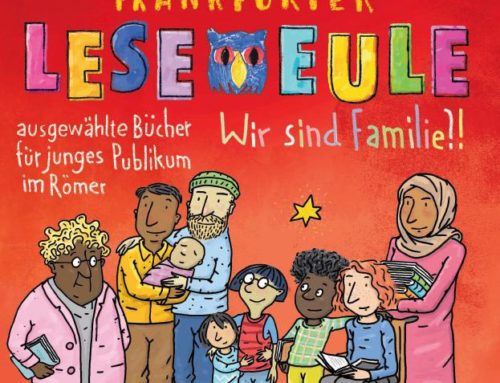 Die LeseEule stapelt Bücher